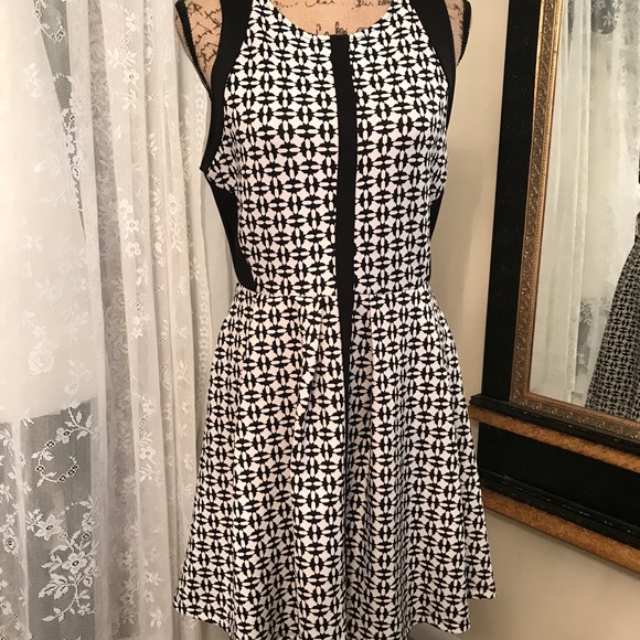 Bar III DRESS - Picture 1 of 5